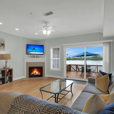Lakefront 3Br Townhome W Stunning Views!